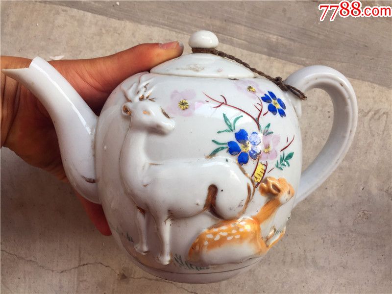 少见好品相民国鼓花梅花鹿花卉图凸雕带底款老茶壶包老茶具摆件