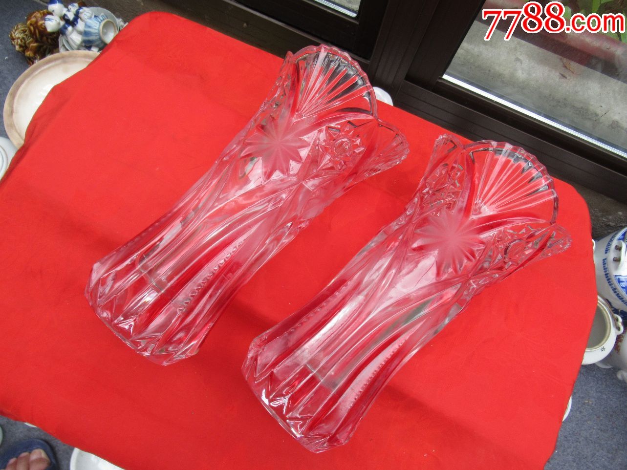 六十年代到七八十年代红玻璃刻花一对大花瓶完美品相
