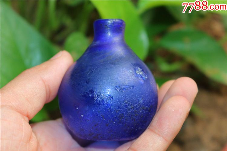 l10表面有小小瑕疵蓝色吹制老琉璃瓶