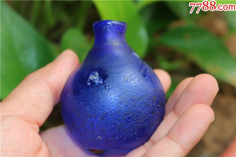 l10表面有小小瑕疵蓝色吹制老琉璃瓶