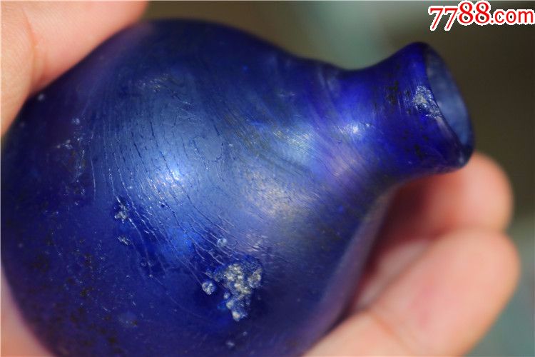 l10表面有小小瑕疵蓝色吹制老琉璃瓶
