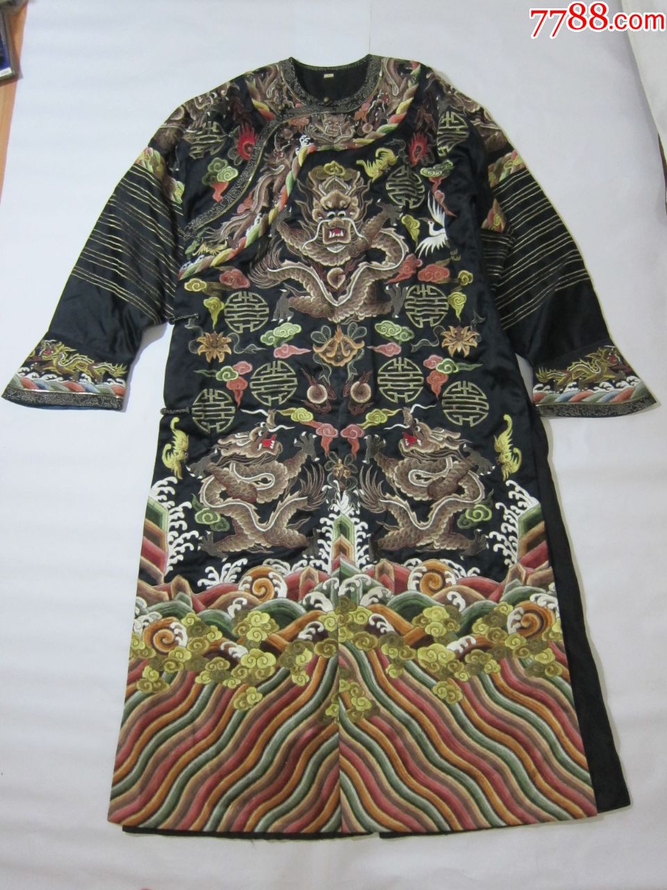 拍影视用的王爷朝服,绣工精美
