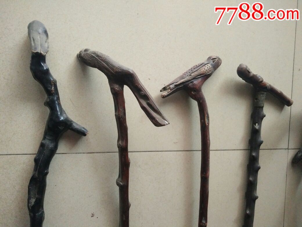 清代随形拐杖,有老寿星,蛇形,兔形,鸟形,等六根.高大约100厘米