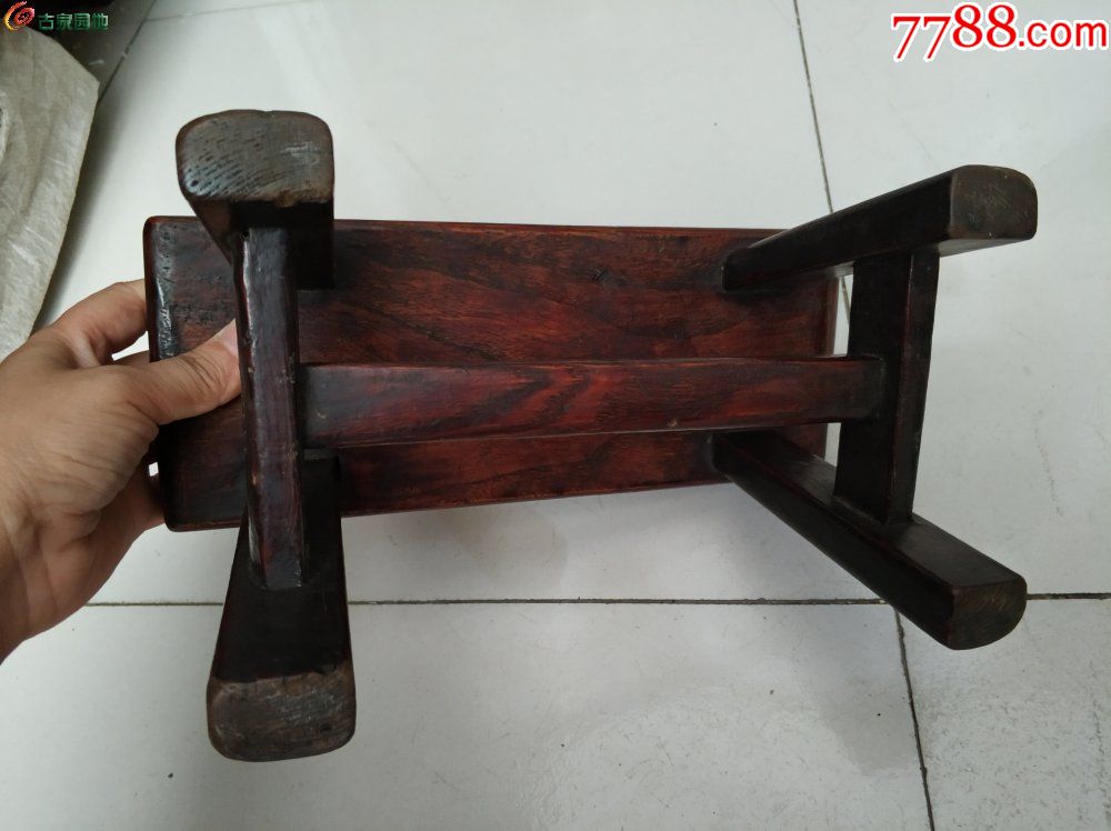 造型奇特的老木枕头