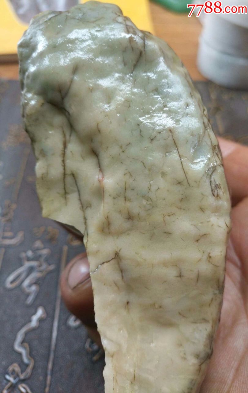 339.3克戈壁老皮泥石玉