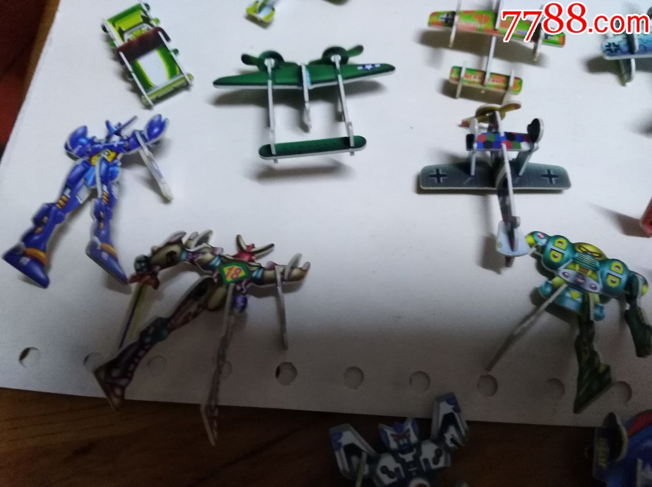 小灵龙玩具卡叠成的小车玩具,恐龙,飞机,变形金刚等一毛绒玩具德国图片