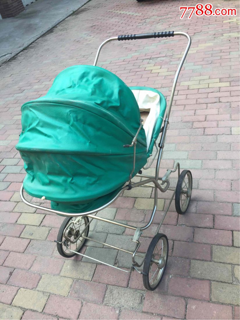 7,80年代的黄包车形婴儿手推车