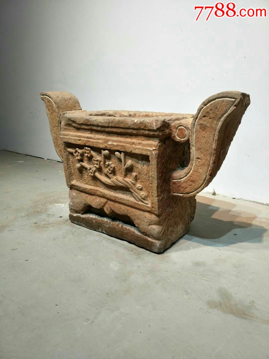 明代火山石香炉雕工精细尺寸长80宽28高50