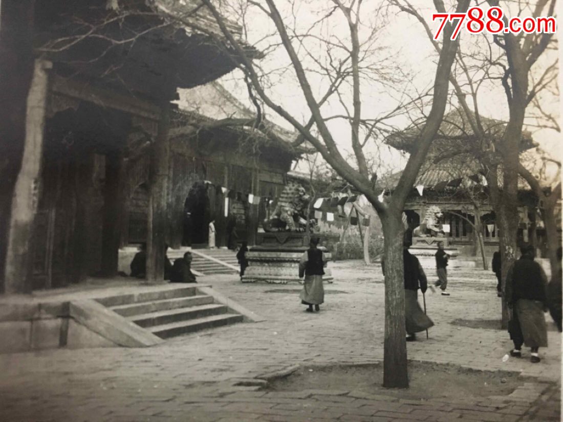 民国早期北京风光建筑照片_北京雍和宫法轮殿前景象