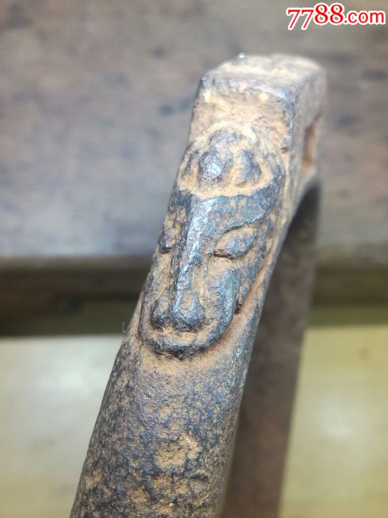 少见元明兽头马镫单只