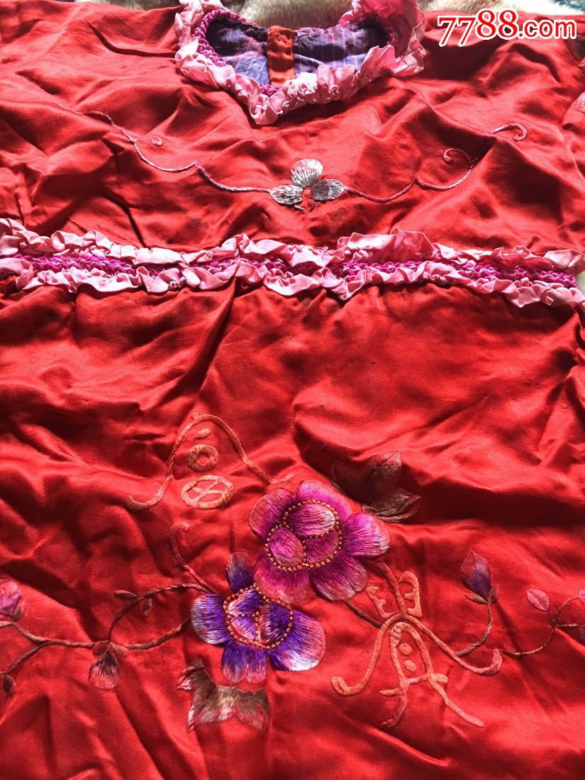 绣花缎子衣服