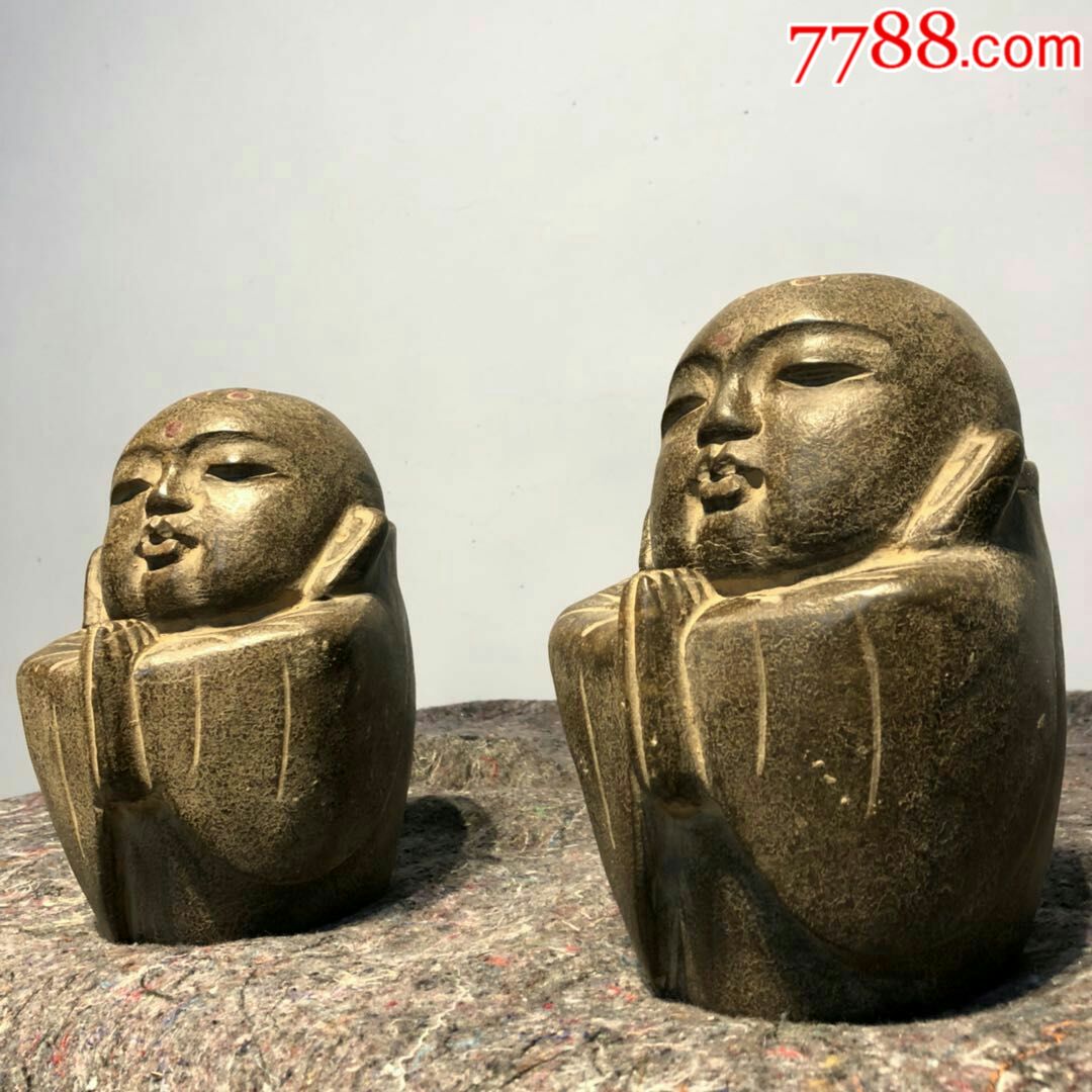 青石念经小和尚,造型小巧易摆放,神态憨厚惹人喜!表情