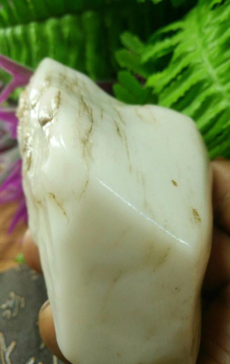 260克戈壁羊脂玉籽料.