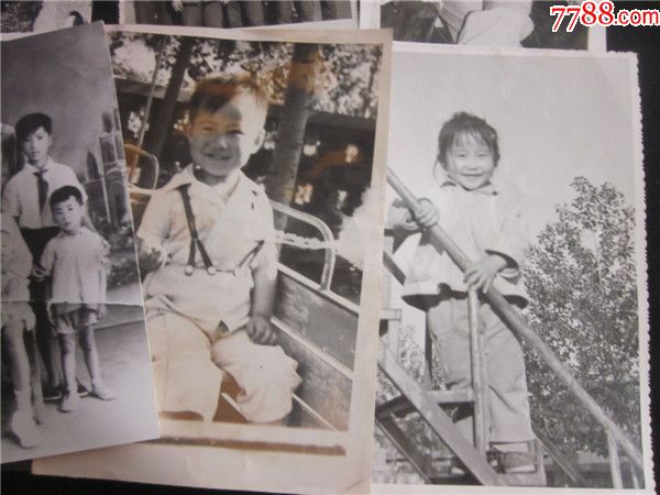【时代记忆老照片收藏】上世纪80年代家庭合影留念无题品相好低价.