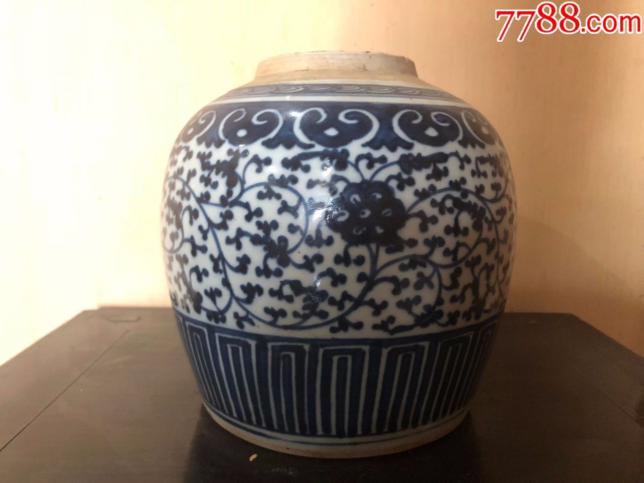 清乾隆青花缠枝莲纹人头罐