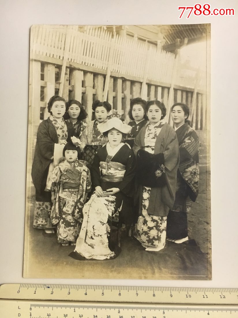 昭和25年:穿和服的日本美女合影_第1张_7788收藏__中国收藏热线