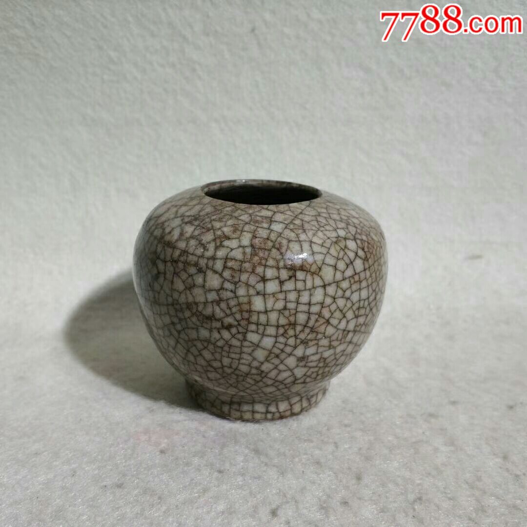 清代哥釉水盂造型精致