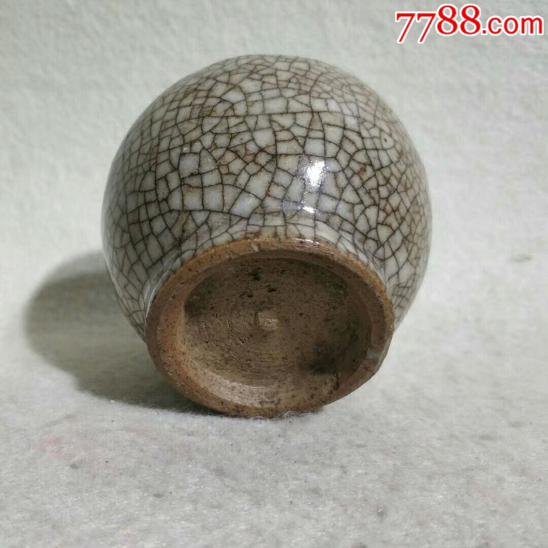 清代哥釉水盂造型精致