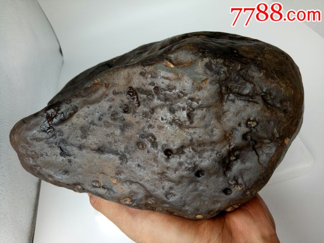 玻璃陨石(弱磁)(半透光,母体