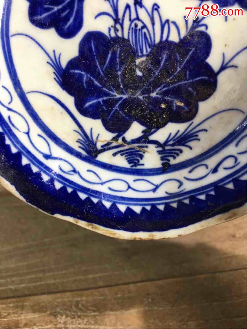 清代青花瓷满工荷花盘
