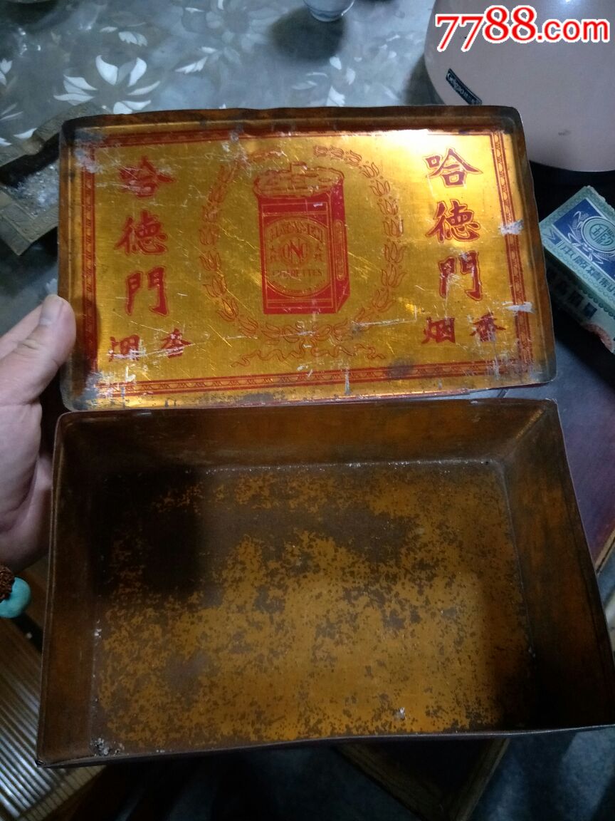 一个民国时期的哈德门香烟大铁盒