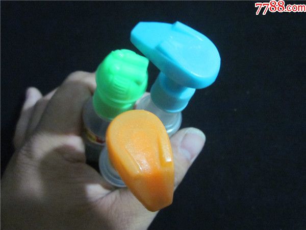 上世纪80-90年代卡通动物造型塑料小蓬壶.