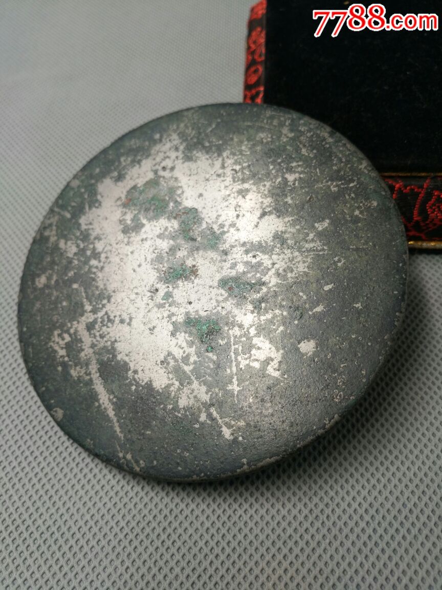 明代素面铜镜.径9.9厘米,钮高0.8厘米.全品.