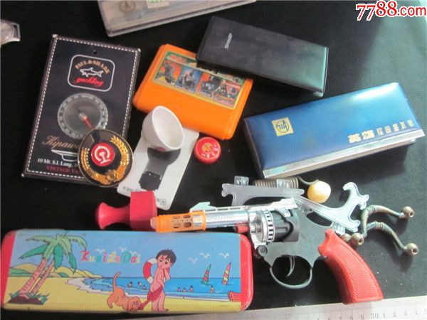 上世纪80-90年代老物品小玩具一组清理地方印章钢笔圆规计算机玩具等.
