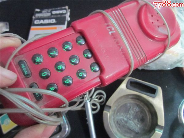 上世纪80-90年代老物品小玩具一组清理地方印章电话计算机小牌玩具等.