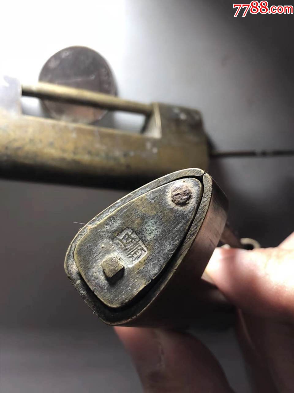 清代铜锁两枚