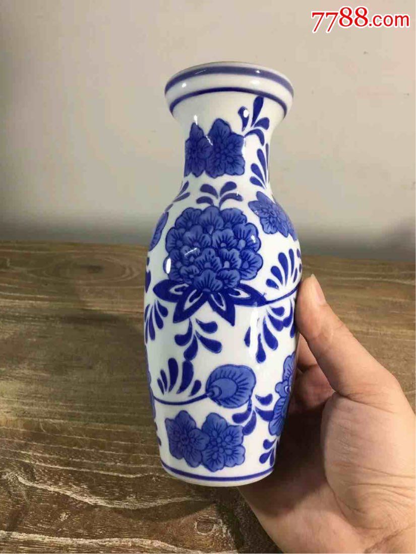 80年代青花瓷小花瓶