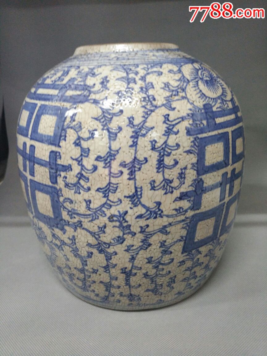 清青花大号哥釉喜字罐.高26.5厘米,宽22厘米.口一小飞