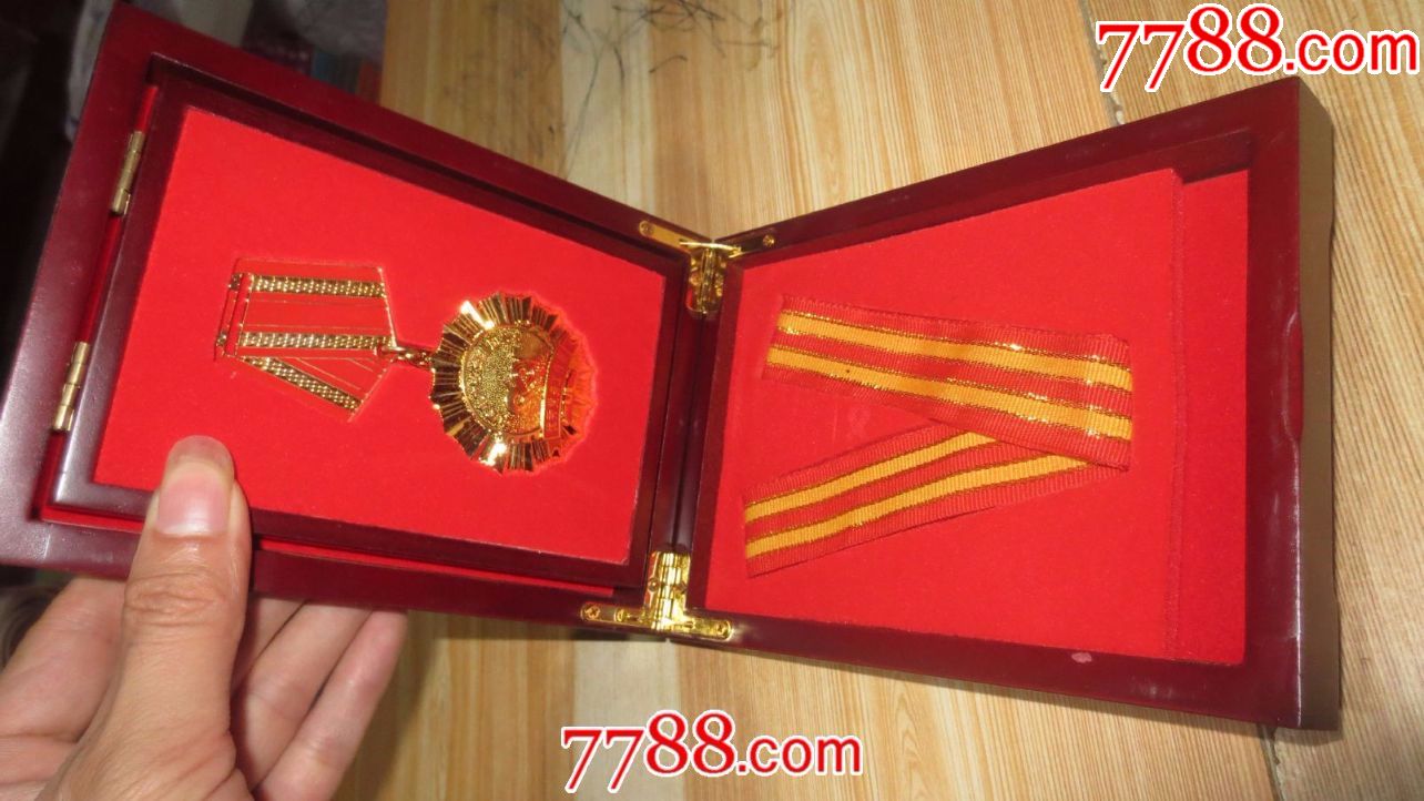 优秀党务工作者奖章,原盒,好品