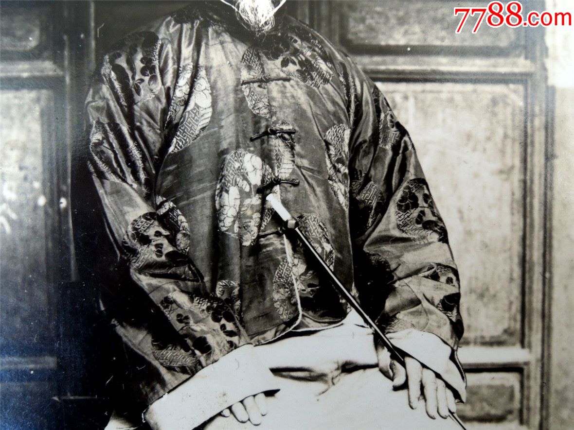 老照片收藏1810清末民国滇西小脚老太富贵之家合影2件套带框好品