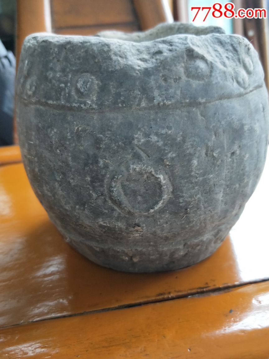 明代鼓钉石香炉