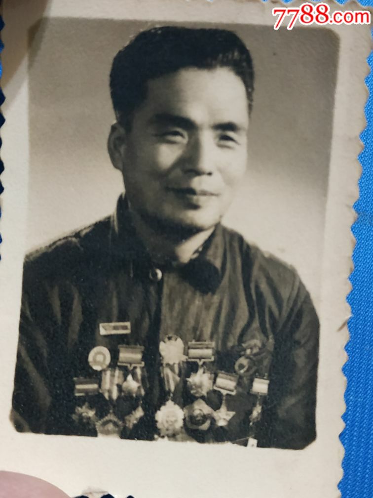 五十年代山西省某劳模照片,佩戴省劳模奖章