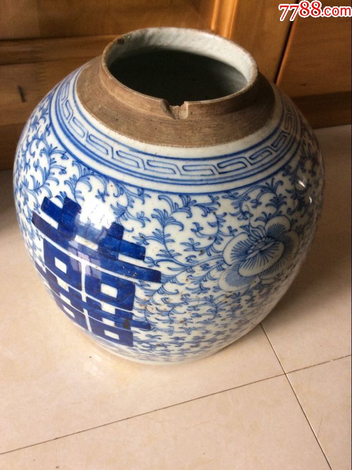 清中期青花喜字罐