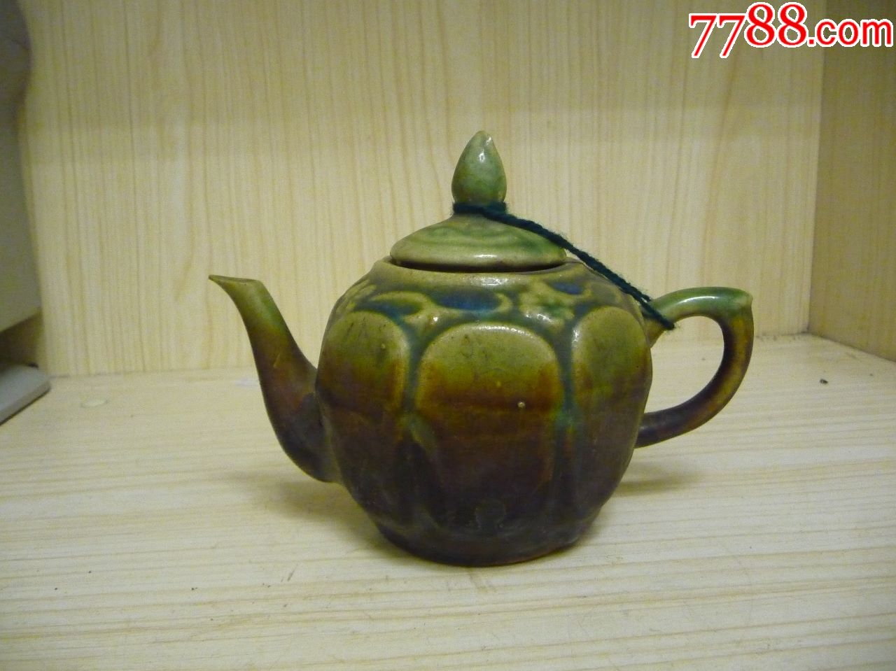 浆胎内外釉,莲花造型茶壶【八十年代淄博美术陶瓷厂出品】