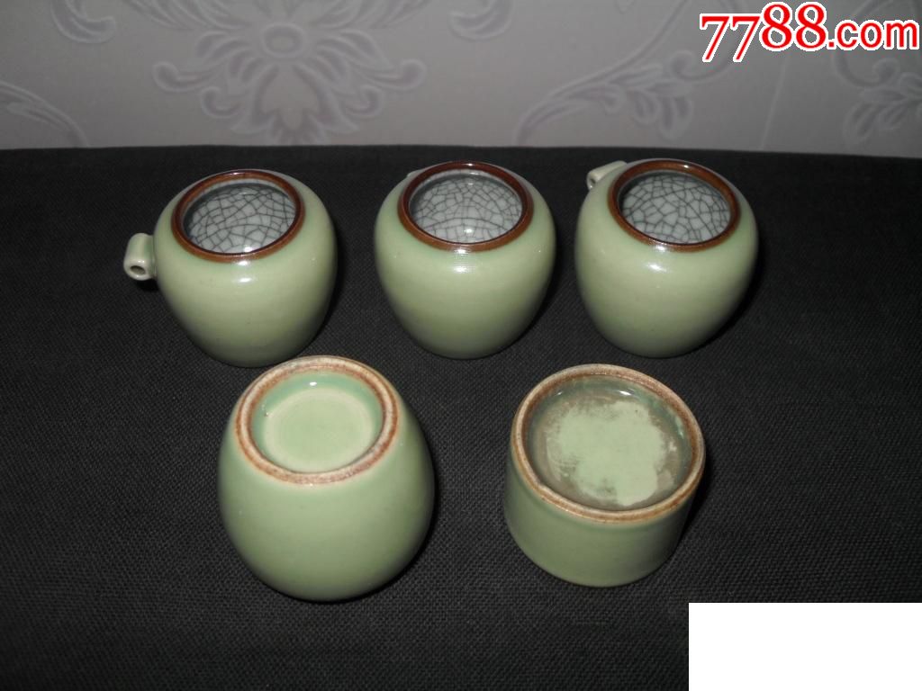 单色豆青釉,罐内开片小鸟食罐一堂(景德镇)