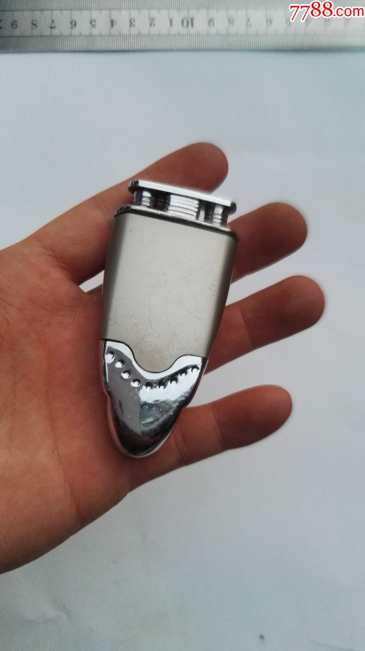 美航母贴脸中东特朗普的大棒举起来又放下？这是为啥？