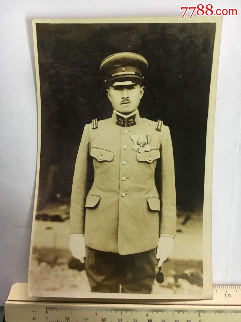 抗战时期侵华日军老照片:带勋章的日军师团长