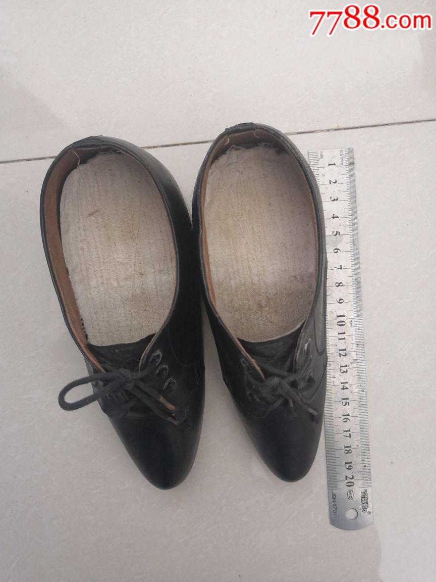 清代皮质尖脚鞋