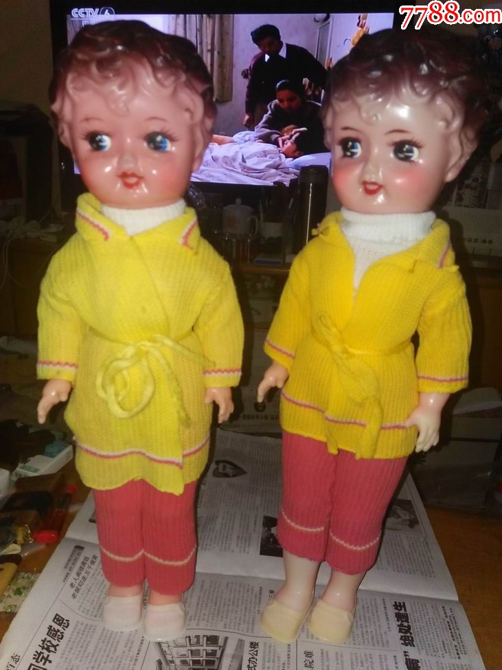 经典文革北京玩具三厂"小喇叭牌"塑料时装娃娃一对双胞胎