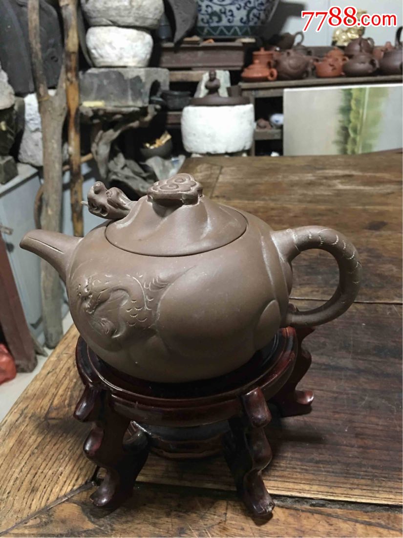 7–80年代的工艺师黄美君手工制作的鱼化龙紫砂壶
