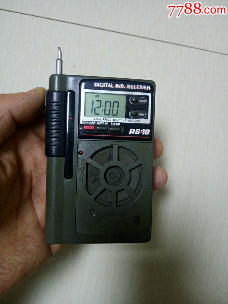 差品德生r818收音机一个!