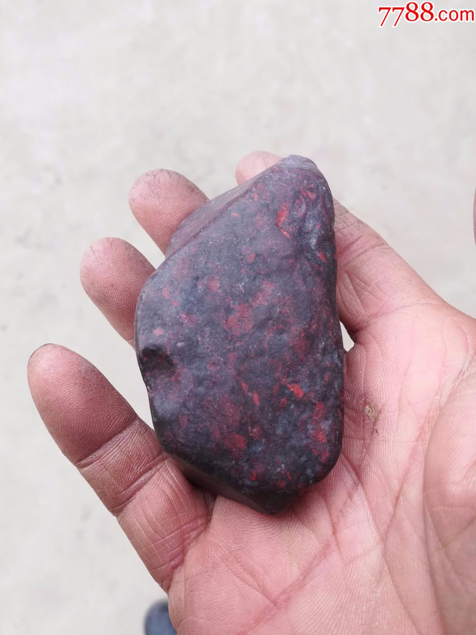 奇石;陨石一块红色直径8厘米*5厘米*4厘米重193克