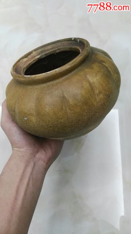 好造型的清代南瓜形黄釉硬陶罐