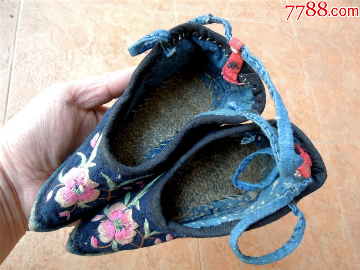 刺绣收藏1812a2-民国边疆手工绣花三寸金莲小脚土布鞋