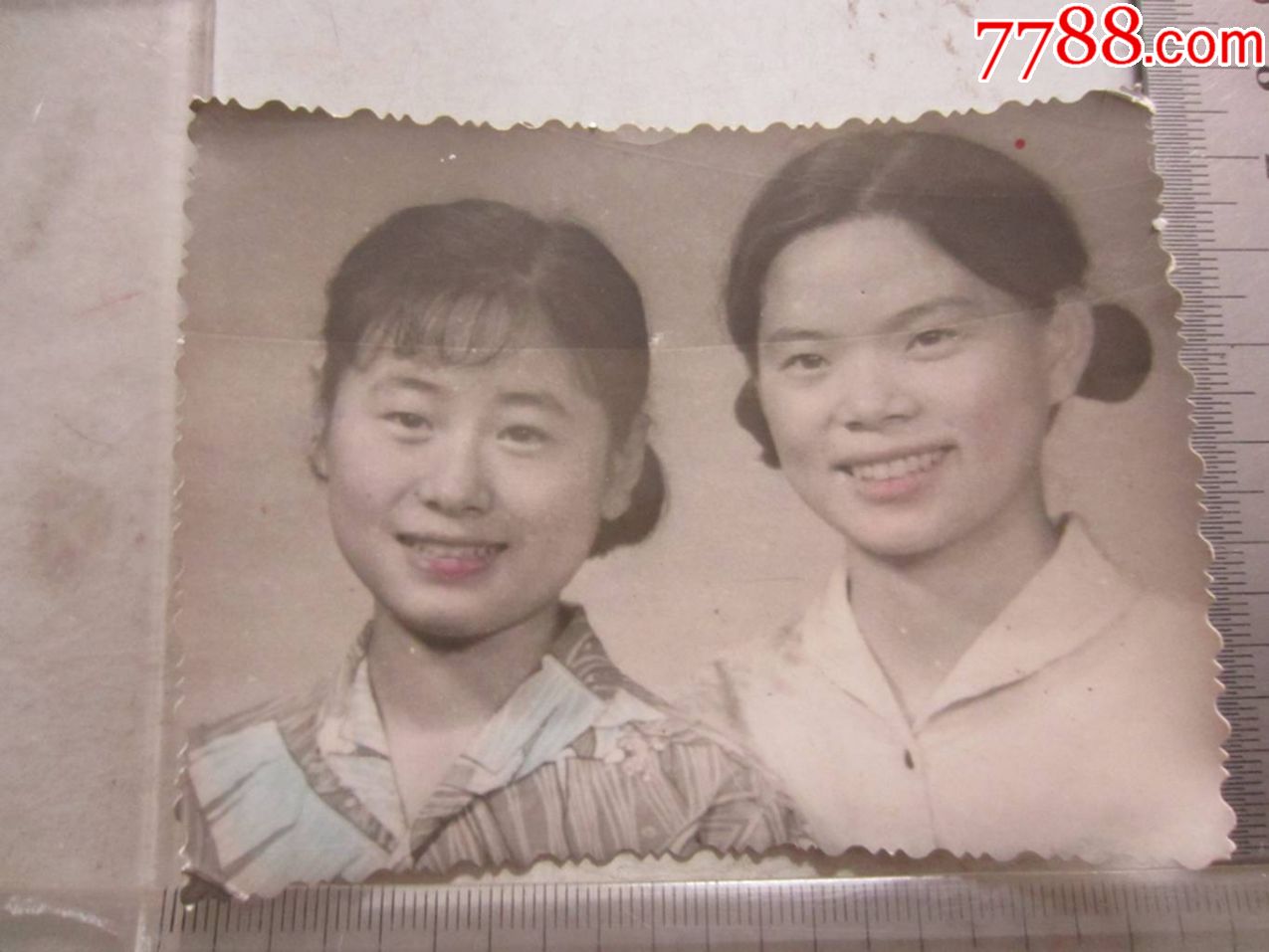 美女合影(老照片)