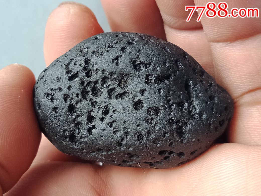 碳质陨石(弱磁)